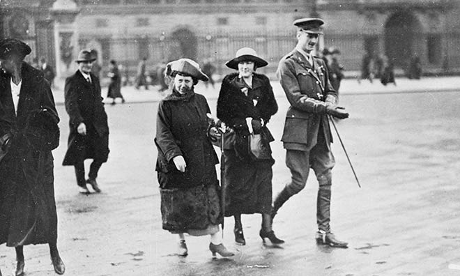 Leaving-Buckingham-Palace